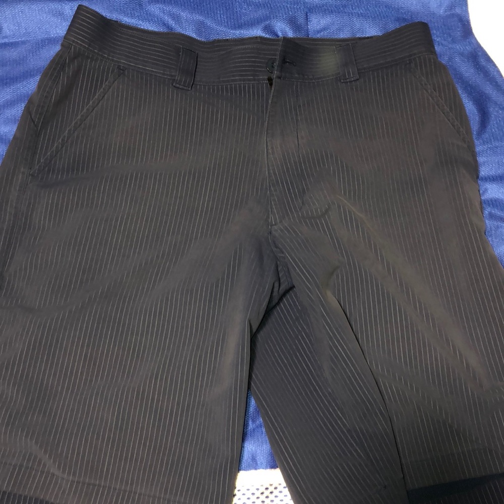 UNDER ARMOUR GOLF SHORTS